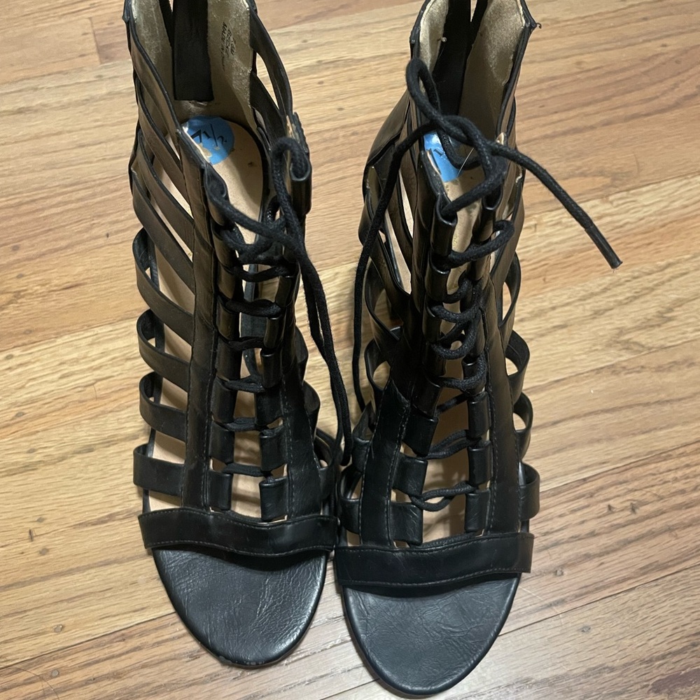Black heels size 7.5